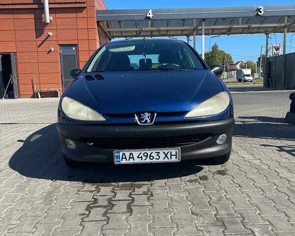 Синий Пежо 206, объемом двигателя 1.36 л и пробегом 208 тыс. км за 3100 $, фото 1 на Automoto.ua
