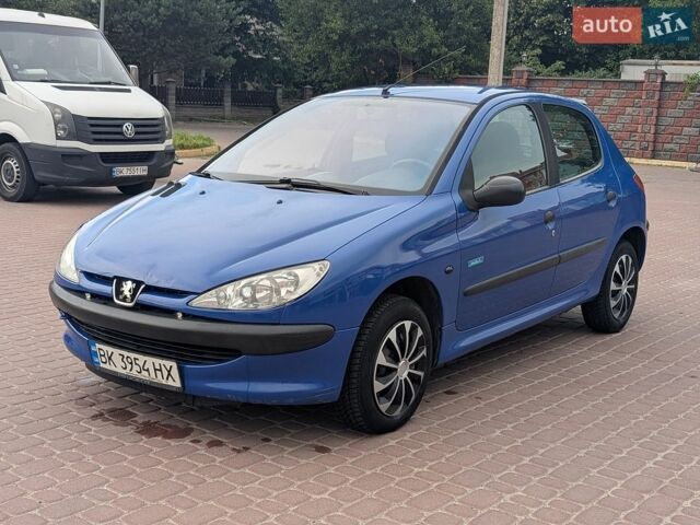 Синий Пежо 206, объемом двигателя 1.12 л и пробегом 195 тыс. км за 2450 $, фото 1 на Automoto.ua
