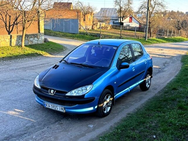 Синий Пежо 206, объемом двигателя 1.4 л и пробегом 270 тыс. км за 1990 $, фото 1 на Automoto.ua