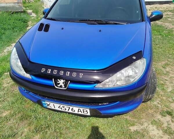 Синий Пежо 206, объемом двигателя 1.4 л и пробегом 200 тыс. км за 3500 $, фото 1 на Automoto.ua