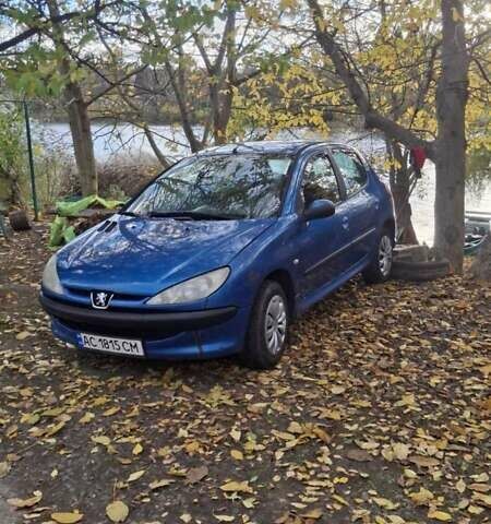 Синій Пежо 206, об'ємом двигуна 1.36 л та пробігом 195 тис. км за 2800 $, фото 1 на Automoto.ua