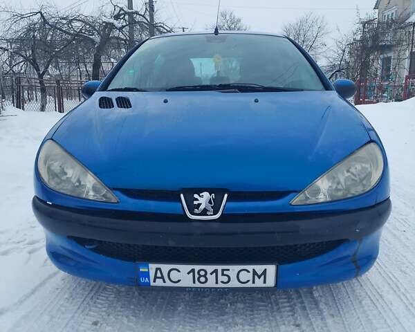 Синий Пежо 206, объемом двигателя 1.36 л и пробегом 198 тыс. км за 2800 $, фото 1 на Automoto.ua