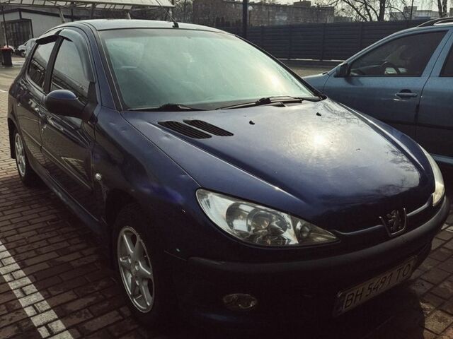 Синий Пежо 206, объемом двигателя 1.4 л и пробегом 300 тыс. км за 4000 $, фото 1 на Automoto.ua