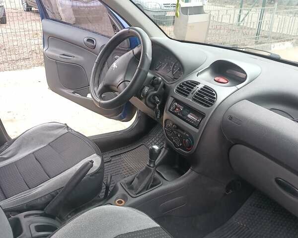 Синий Пежо 206, объемом двигателя 1.36 л и пробегом 143 тыс. км за 4100 $, фото 1 на Automoto.ua