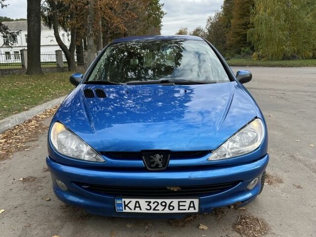 Синий Пежо 206, объемом двигателя 1.4 л и пробегом 193 тыс. км за 3500 $, фото 1 на Automoto.ua