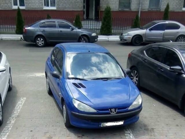 Синий Пежо 206, объемом двигателя 1 л и пробегом 270 тыс. км за 1700 $, фото 1 на Automoto.ua
