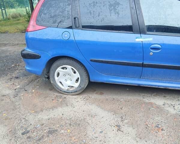 Синий Пежо 206, объемом двигателя 1.12 л и пробегом 270 тыс. км за 2000 $, фото 1 на Automoto.ua