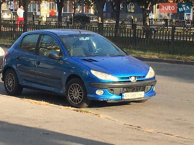 Синий Пежо 206, объемом двигателя 1.36 л и пробегом 198 тыс. км за 3800 $, фото 1 на Automoto.ua