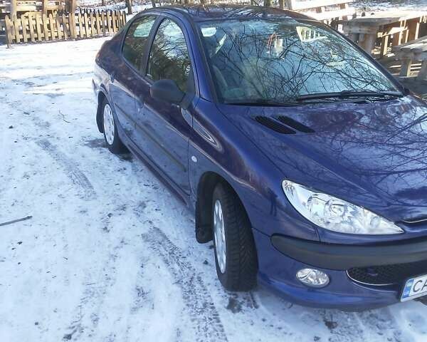 Синій Пежо 206, об'ємом двигуна 1.36 л та пробігом 93 тис. км за 4500 $, фото 1 на Automoto.ua