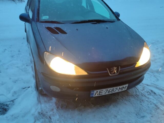Синий Пежо 206, объемом двигателя 1.4 л и пробегом 295 тыс. км за 2829 $, фото 1 на Automoto.ua