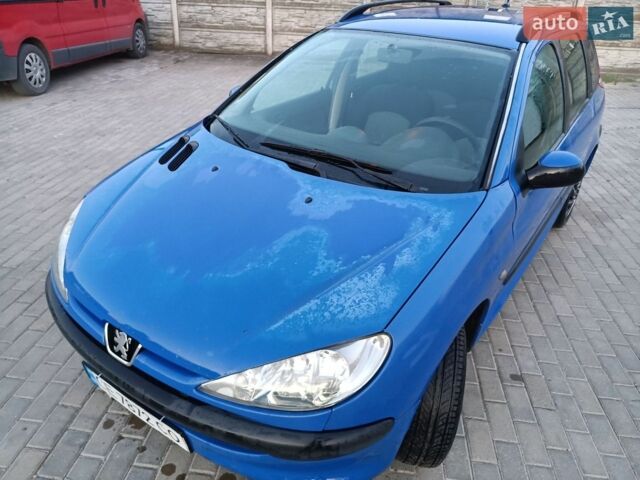 Синий Пежо 206, объемом двигателя 1.4 л и пробегом 316 тыс. км за 2597 $, фото 1 на Automoto.ua