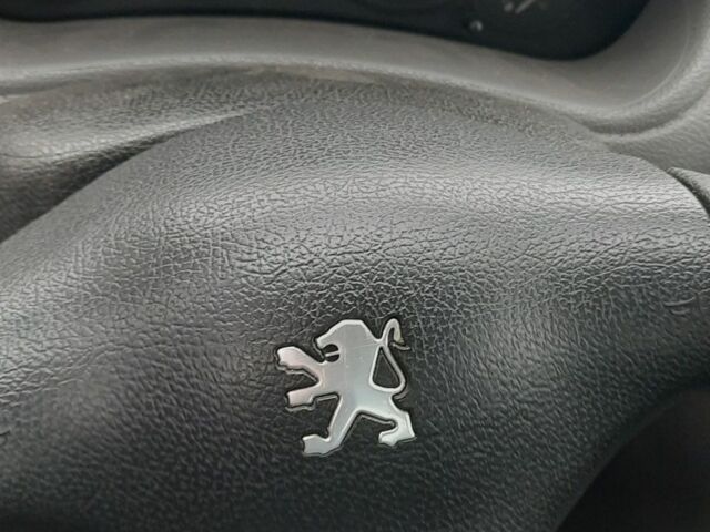 Зеленый Пежо 206, объемом двигателя 1.8 л и пробегом 250 тыс. км за 1100 $, фото 1 на Automoto.ua