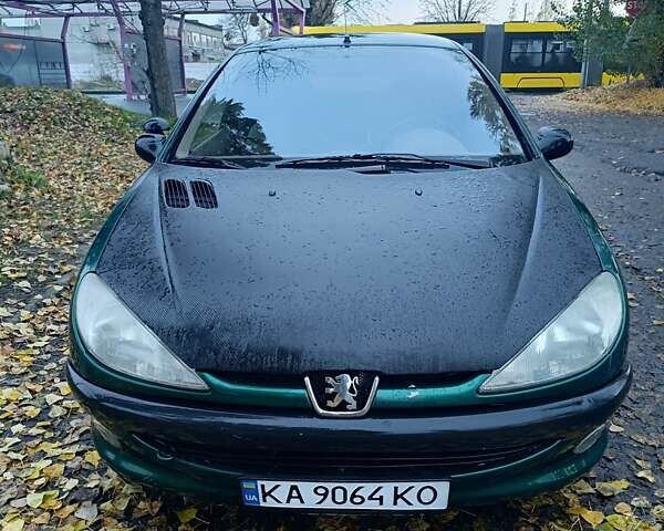 Зелений Пежо 206, об'ємом двигуна 1.36 л та пробігом 220 тис. км за 2900 $, фото 1 на Automoto.ua