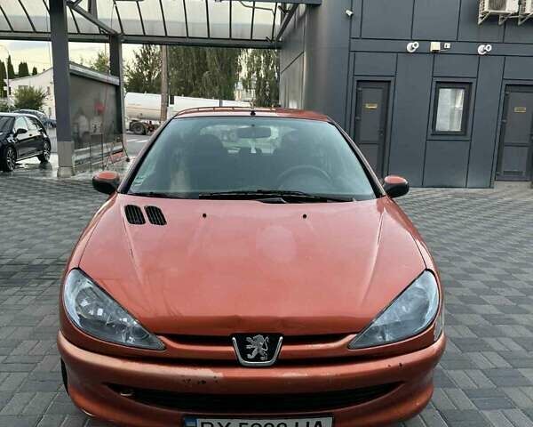 Оранжевый Пежо 206, объемом двигателя 1.12 л и пробегом 272 тыс. км за 1700 $, фото 1 на Automoto.ua