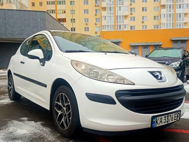 Білий Пежо 207, об'ємом двигуна 1.4 л та пробігом 230 тис. км за 5400 $, фото 1 на Automoto.ua