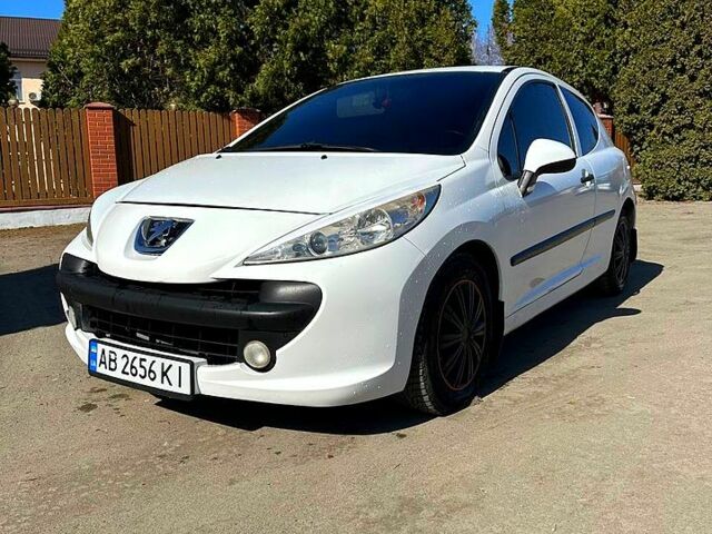 Белый Пежо 207, объемом двигателя 1.4 л и пробегом 0 тыс. км за 4100 $, фото 1 на Automoto.ua