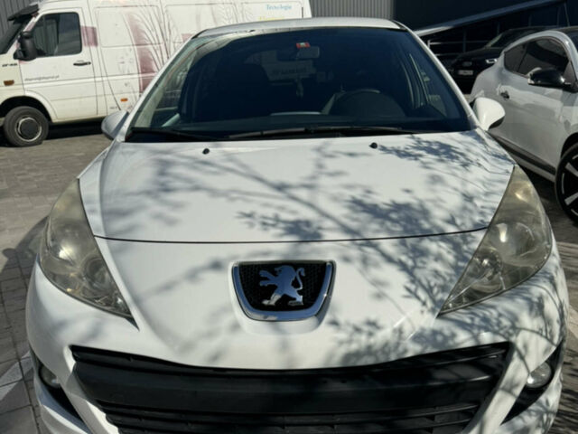 Білий Пежо 207, об'ємом двигуна 1.4 л та пробігом 192 тис. км за 4450 $, фото 1 на Automoto.ua