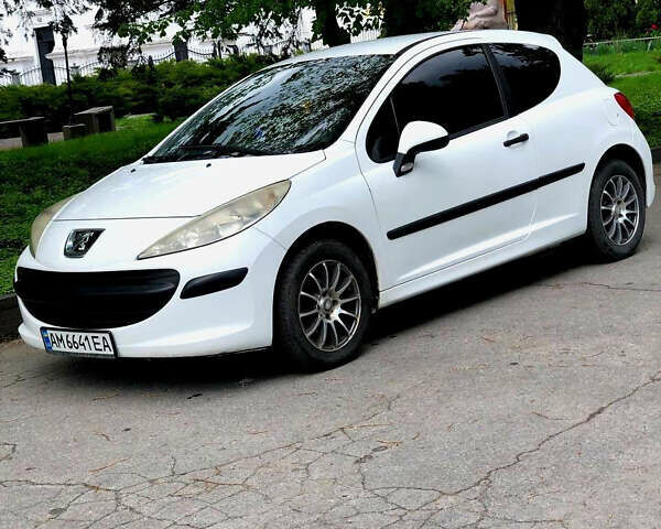 Білий Пежо 207, об'ємом двигуна 1.4 л та пробігом 240 тис. км за 4150 $, фото 1 на Automoto.ua