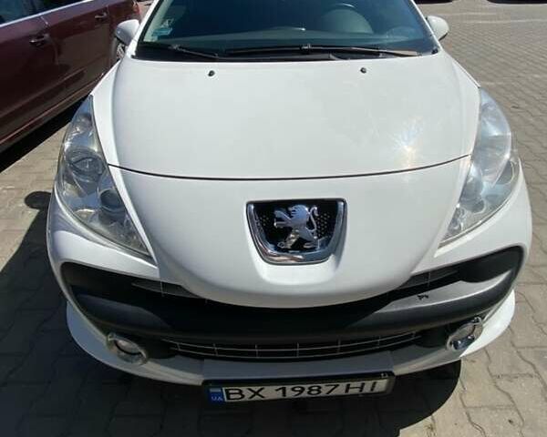 Белый Пежо 207, объемом двигателя 1.56 л и пробегом 174 тыс. км за 5700 $, фото 1 на Automoto.ua