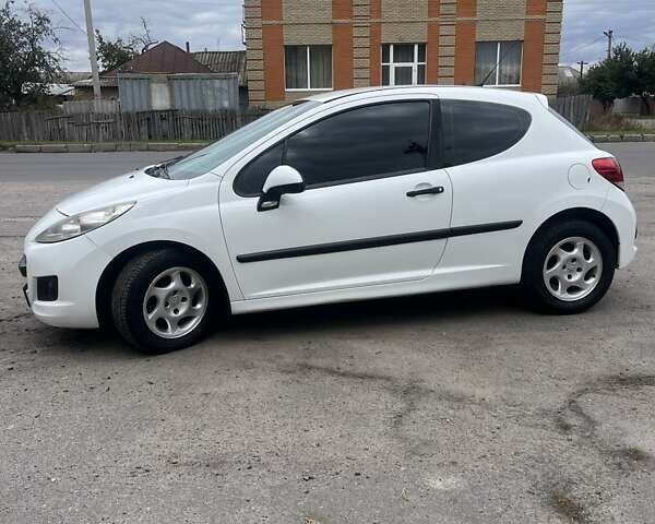 Пежо 207 2010 в Лубнах на Automoto.ua Белый Пежо 207, объемом двигателя 1.36 л и пробегом 190 тыс. км за 4199 $, фото 1 на Automoto.ua