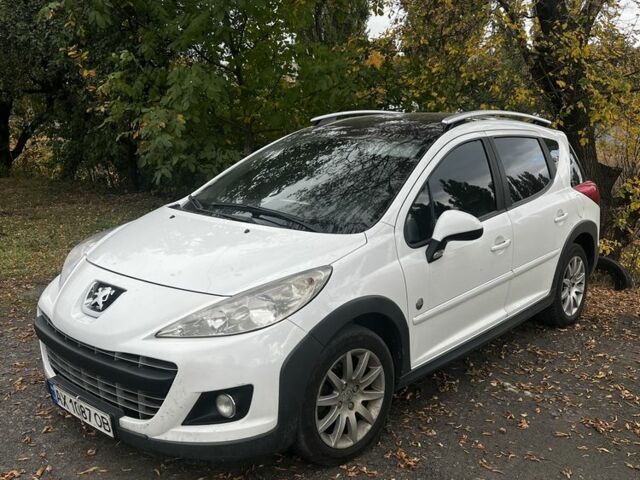 Белый Пежо 207, объемом двигателя 1.6 л и пробегом 272 тыс. км за 5300 $, фото 1 на Automoto.ua