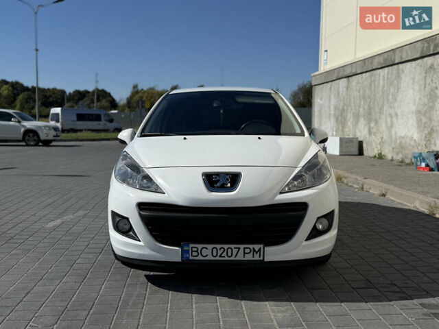 Белый Пежо 207, объемом двигателя 1.4 л и пробегом 209 тыс. км за 3500 $, фото 1 на Automoto.ua