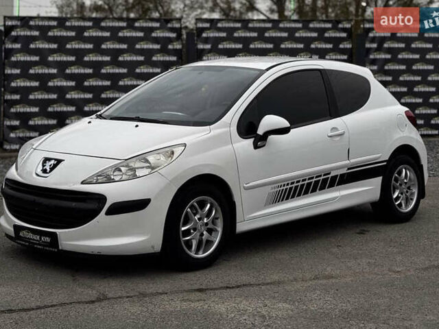 Пежо 207 2011 в Киеве на Automoto.ua Белый Пежо 207, объемом двигателя 1.36 л и пробегом 141 тыс. км за 3950 $, фото 1 на Automoto.ua