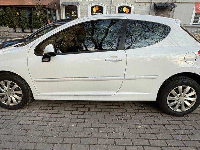 Білий Пежо 207, об'ємом двигуна 1.36 л та пробігом 249 тис. км за 3700 $, фото 1 на Automoto.ua