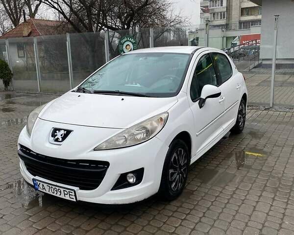 Белый Пежо 207, объемом двигателя 1.4 л и пробегом 262 тыс. км за 5000 $, фото 1 на Automoto.ua