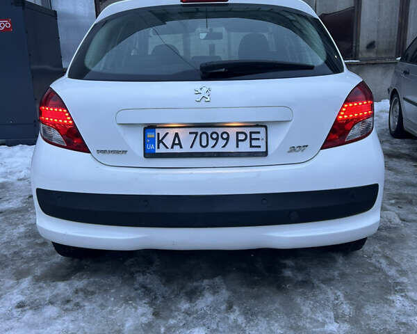 Білий Пежо 207, об'ємом двигуна 1.4 л та пробігом 262 тис. км за 4550 $, фото 1 на Automoto.ua