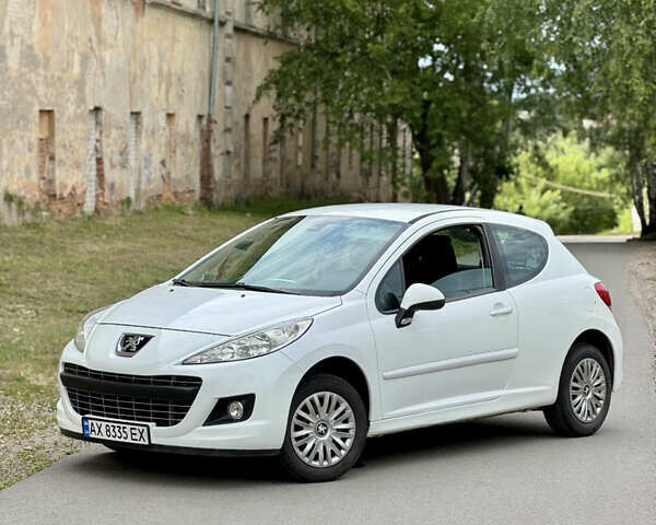 Білий Пежо 207, об'ємом двигуна 1.36 л та пробігом 160 тис. км за 5500 $, фото 1 на Automoto.ua