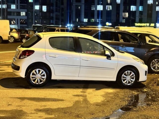 Белый Пежо 207, объемом двигателя 1.4 л и пробегом 141 тыс. км за 4700 $, фото 1 на Automoto.ua