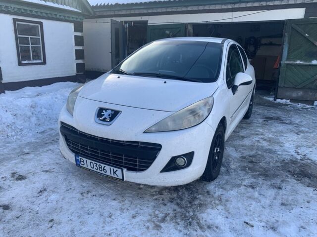 Білий Пежо 207, об'ємом двигуна 1.4 л та пробігом 200 тис. км за 4300 $, фото 1 на Automoto.ua
