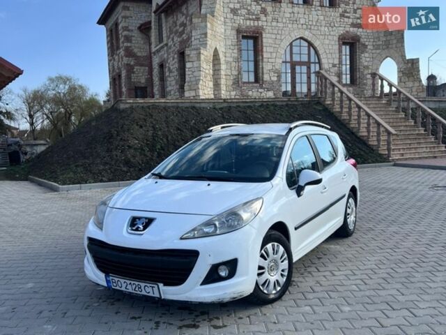 Белый Пежо 207, объемом двигателя 1.36 л и пробегом 189 тыс. км за 3500 $, фото 1 на Automoto.ua