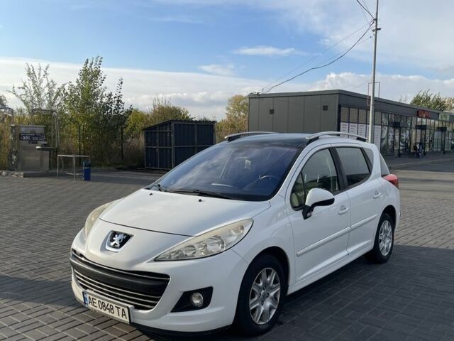 Пежо 207 2010 в Днепре (Днепропетровске) на Automoto.ua Белый Пежо 207, объемом двигателя 1.6 л и пробегом 224 тыс. км за 5000 $, фото 1 на Automoto.ua