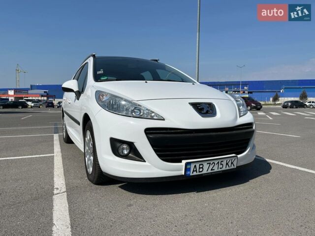 Белый Пежо 207, объемом двигателя 1.6 л и пробегом 219 тыс. км за 7600 $, фото 1 на Automoto.ua
