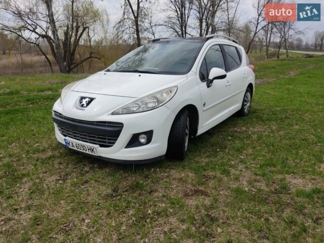 Белый Пежо 207, объемом двигателя 1.6 л и пробегом 300 тыс. км за 6000 $, фото 1 на Automoto.ua