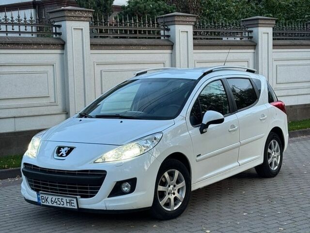 Белый Пежо 207, объемом двигателя 1.56 л и пробегом 260 тыс. км за 4100 $, фото 1 на Automoto.ua