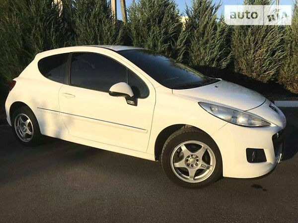 Білий Пежо 207, об'ємом двигуна 1.4 л та пробігом 137 тис. км за 6200 $, фото 1 на Automoto.ua