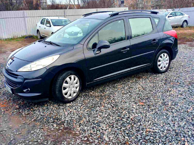 Чорний Пежо 207, об'ємом двигуна 1.4 л та пробігом 215 тис. км за 4800 $, фото 1 на Automoto.ua