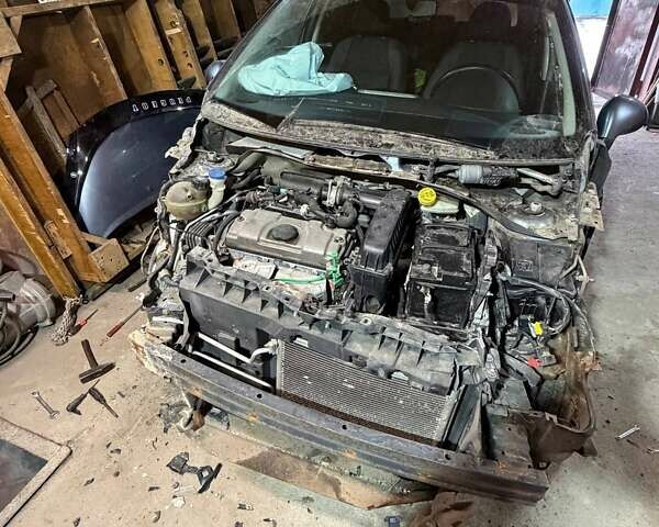 Черный Пежо 207, объемом двигателя 1.36 л и пробегом 300 тыс. км за 3500 $, фото 1 на Automoto.ua