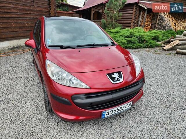 Красный Пежо 207, объемом двигателя 1.36 л и пробегом 88 тыс. км за 3900 $, фото 1 на Automoto.ua