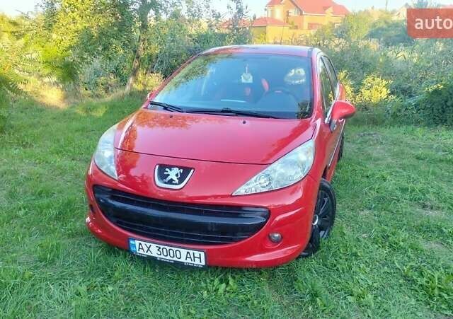 Красный Пежо 207, объемом двигателя 1.6 л и пробегом 107 тыс. км за 5500 $, фото 1 на Automoto.ua