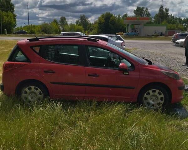 Червоний Пежо 207, об'ємом двигуна 1.4 л та пробігом 200 тис. км за 1700 $, фото 1 на Automoto.ua