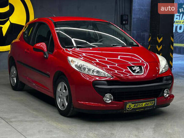 Красный Пежо 207, объемом двигателя 1.36 л и пробегом 169 тыс. км за 4500 $, фото 1 на Automoto.ua