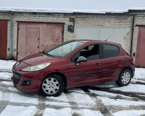 Червоний Пежо 207, об'ємом двигуна 1.4 л та пробігом 260 тис. км за 3800 $, фото 1 на Automoto.ua