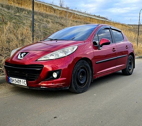 Красный Пежо 207, объемом двигателя 1.4 л и пробегом 230 тыс. км за 6000 $, фото 1 на Automoto.ua