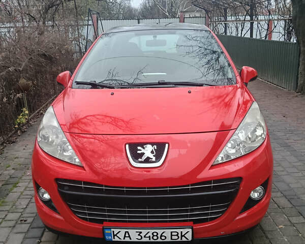 Красный Пежо 207, объемом двигателя 1.6 л и пробегом 86 тыс. км за 7500 $, фото 1 на Automoto.ua
