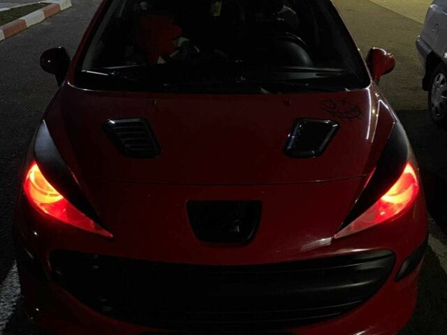 Червоний Пежо 207, об'ємом двигуна 1.4 л та пробігом 248 тис. км за 3600 $, фото 1 на Automoto.ua