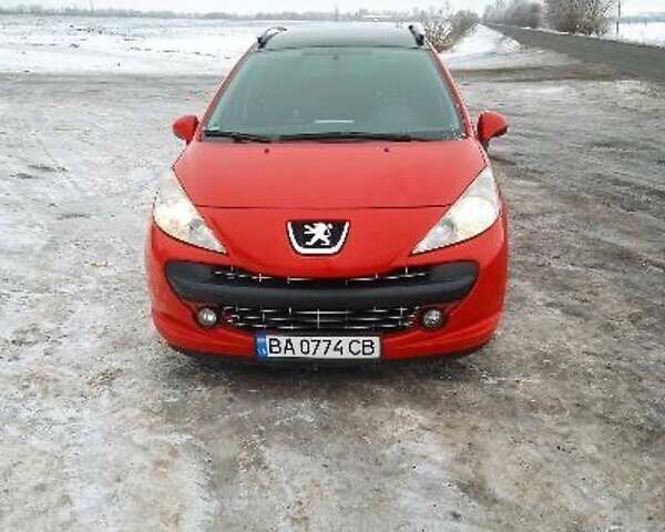 Красный Пежо 207, объемом двигателя 1.6 л и пробегом 210 тыс. км за 3900 $, фото 1 на Automoto.ua